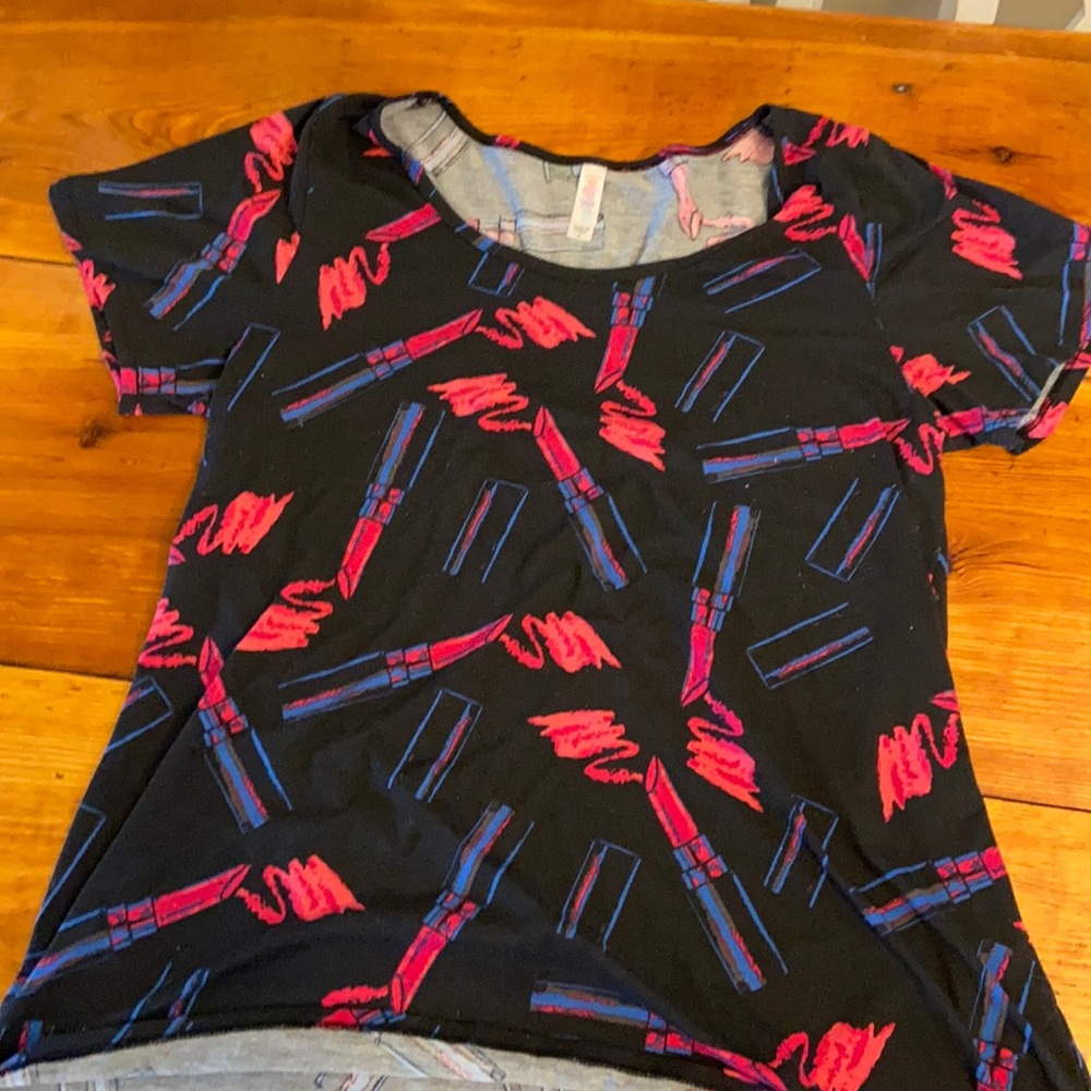 Lularoe lipstick tee. Size xl